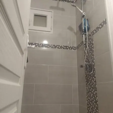 Climatise A 300m Du Port. Refait A Neuf. Bastia (Corsica)