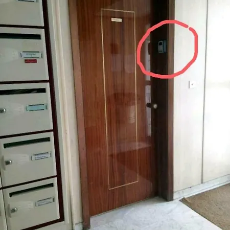 Climatise A 300m Du Port. Refait A Neuf. *